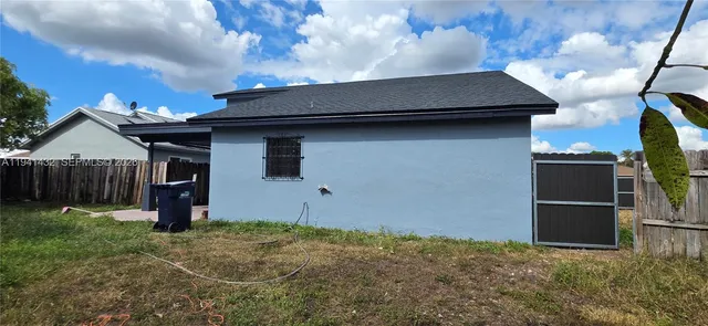 a view of a entrance gate of the house and an iron fence