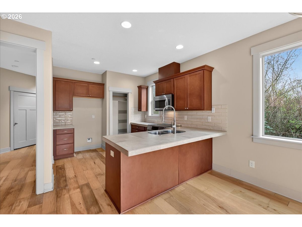 561 North Declaration Drive Carlton, OR 97111 - Photo 11 of 44 a kitchen with stainless steel appliances granite countertop a sink stove and refrigerator