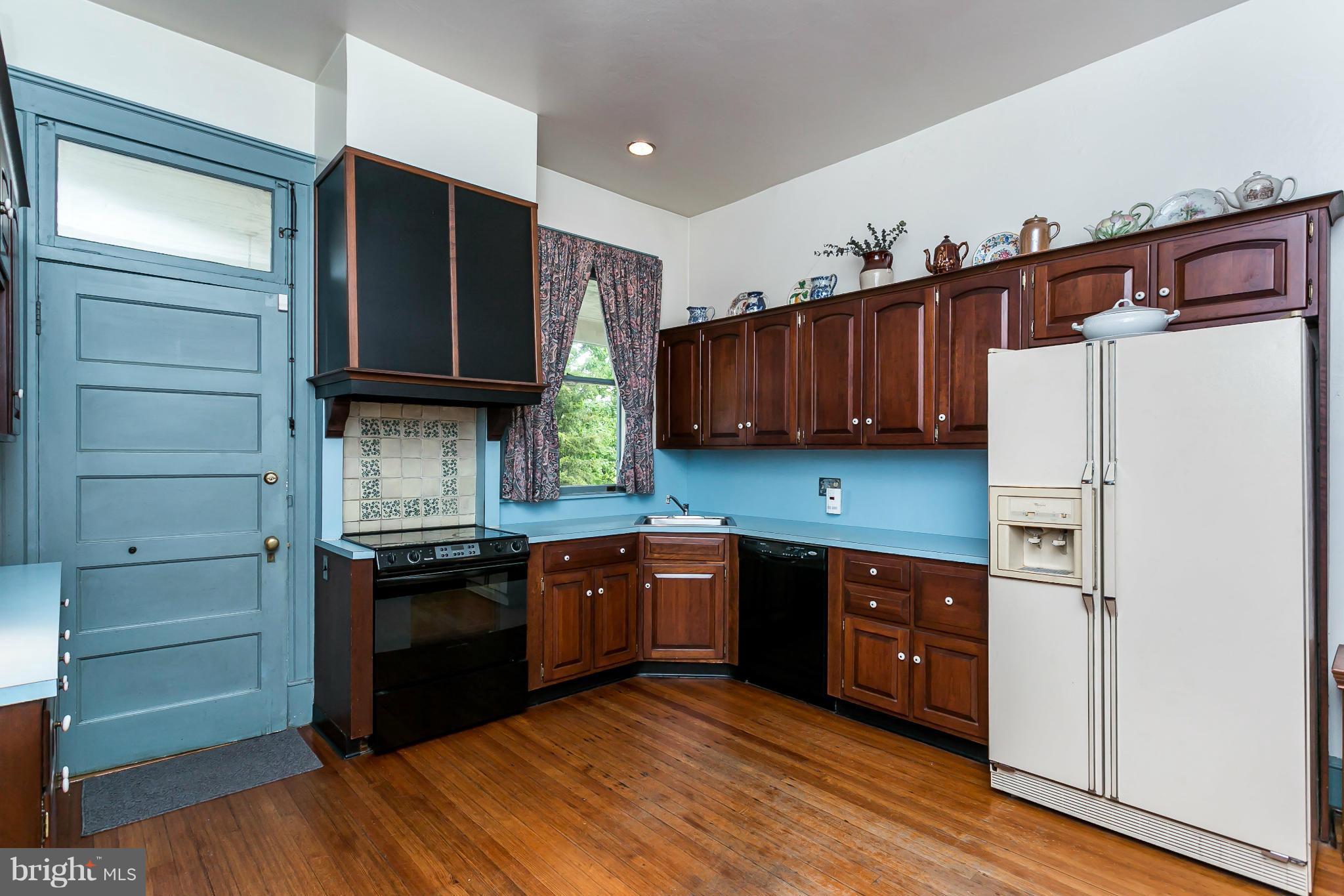 1710 South Road Baltimore, MD 21209 - Photo 13 of 30 Kitchen