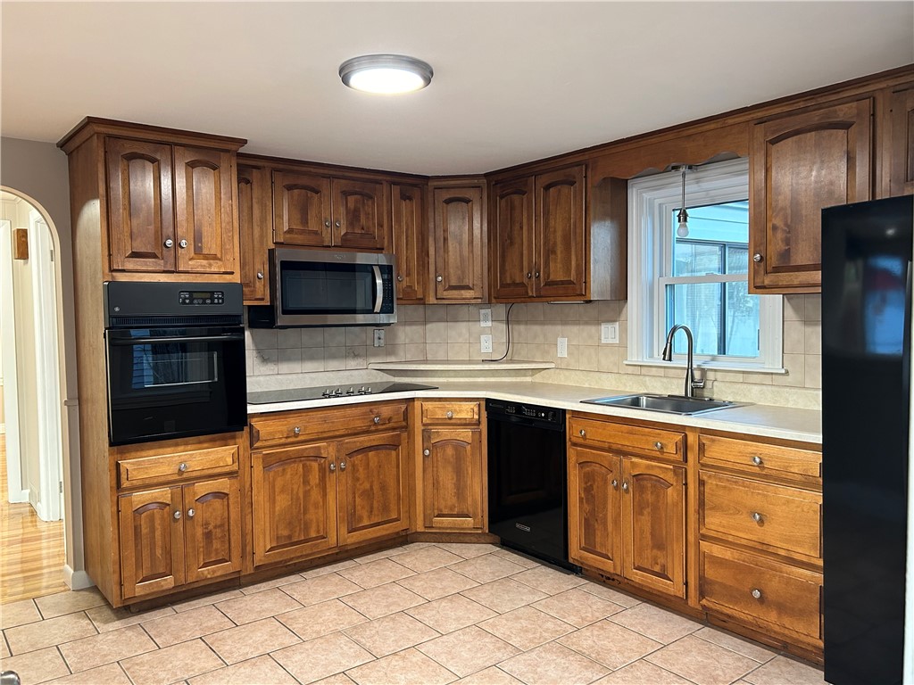 51 Cedarbrook Road Pawtucket, RI 02861 - Photo 8 of 32 Gallery Image 8