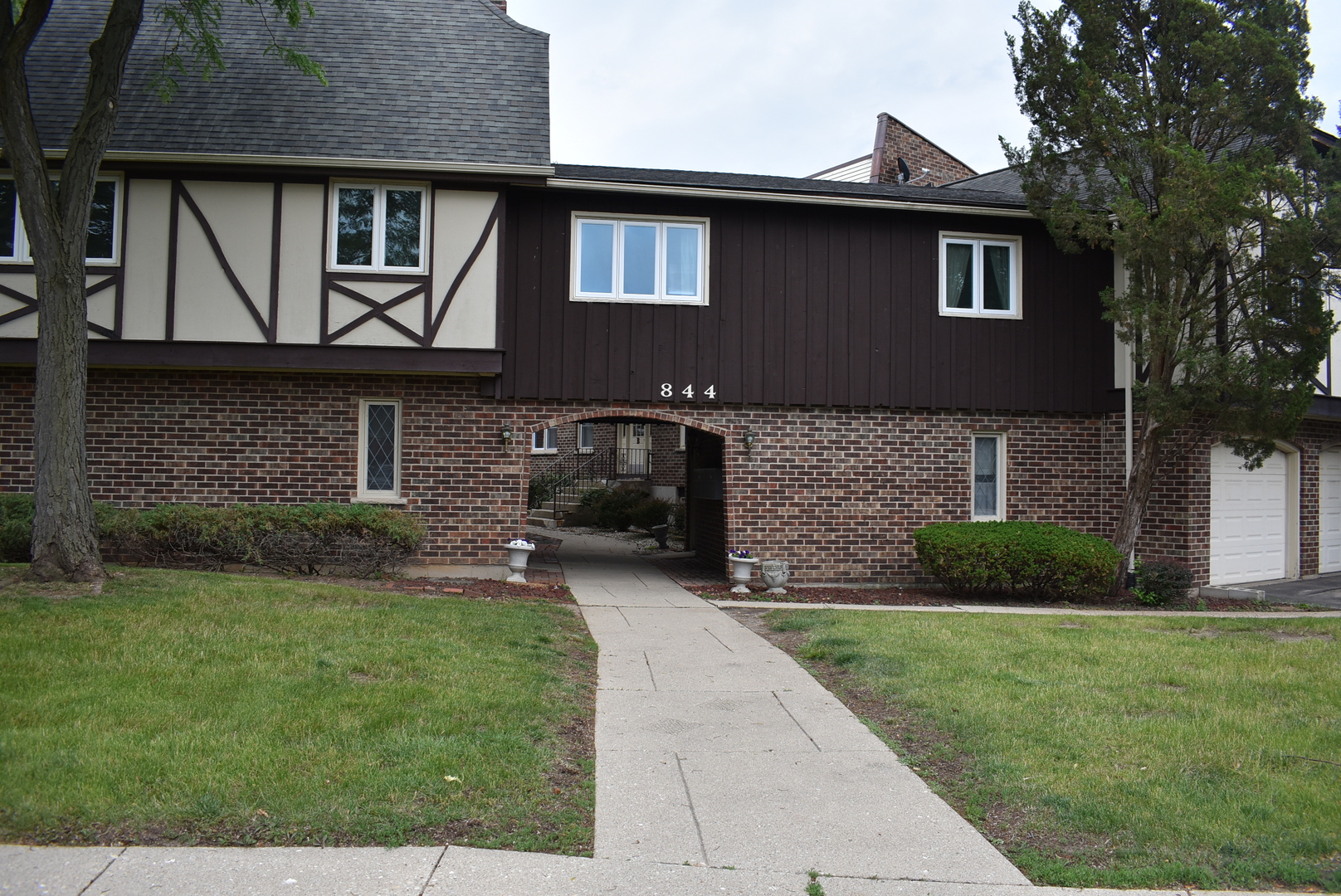 844 Village Quarter Road, Unit B5 West Dundee, IL 60118 - Photo 1 of 19