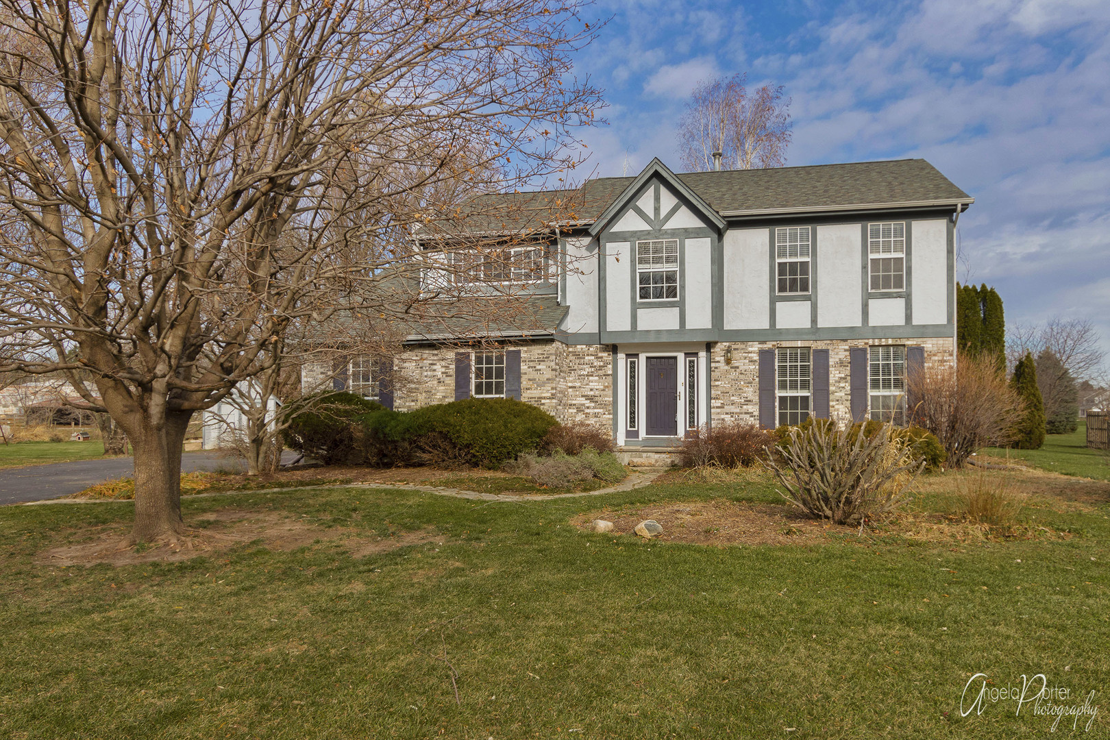 9832 North Hunters Lane Spring Grove, IL 60081 - Photo 1 of 30