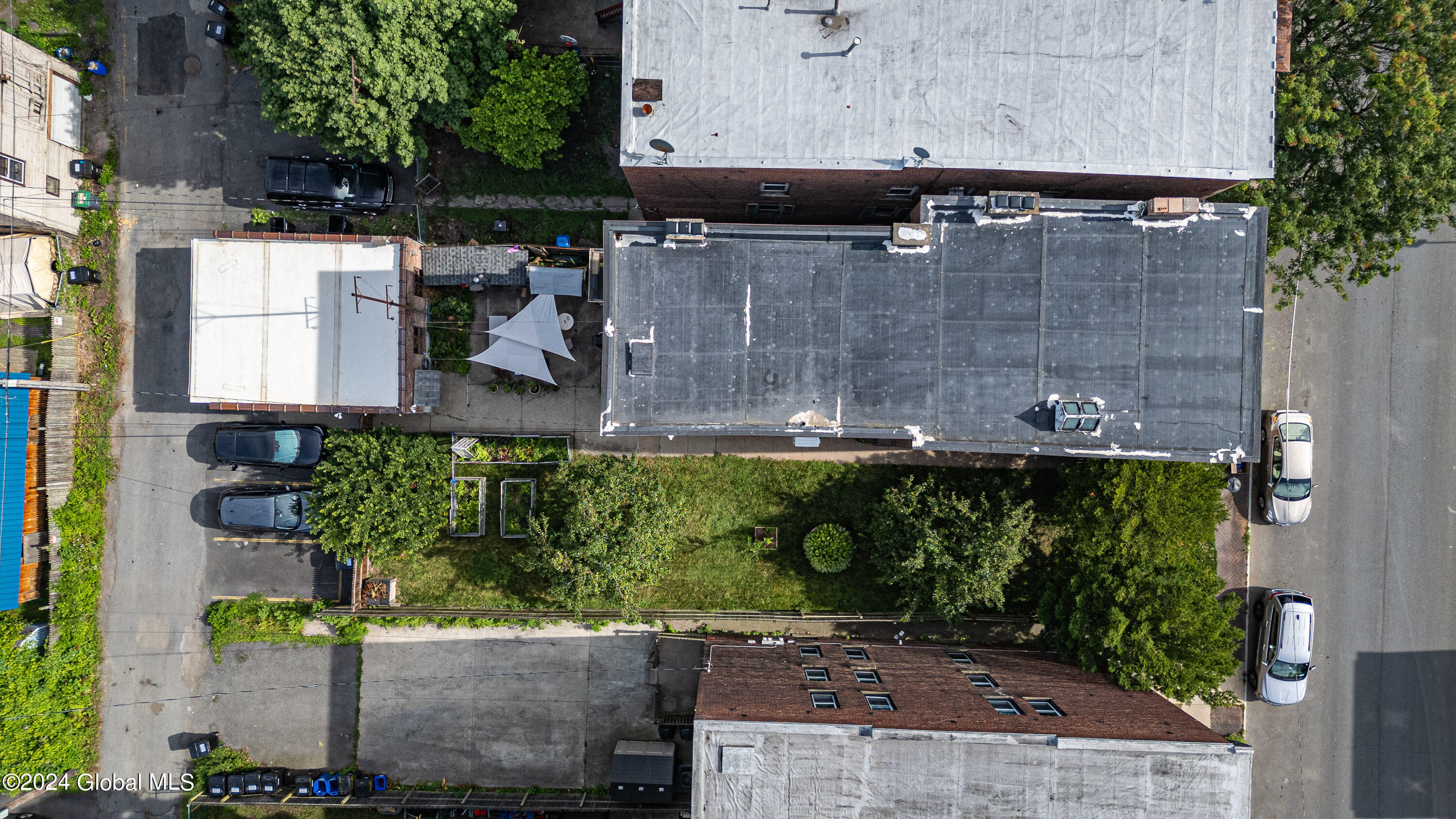 331 3rd Street Troy, NY 12180 - Photo 58 of 74 Air Yard 7