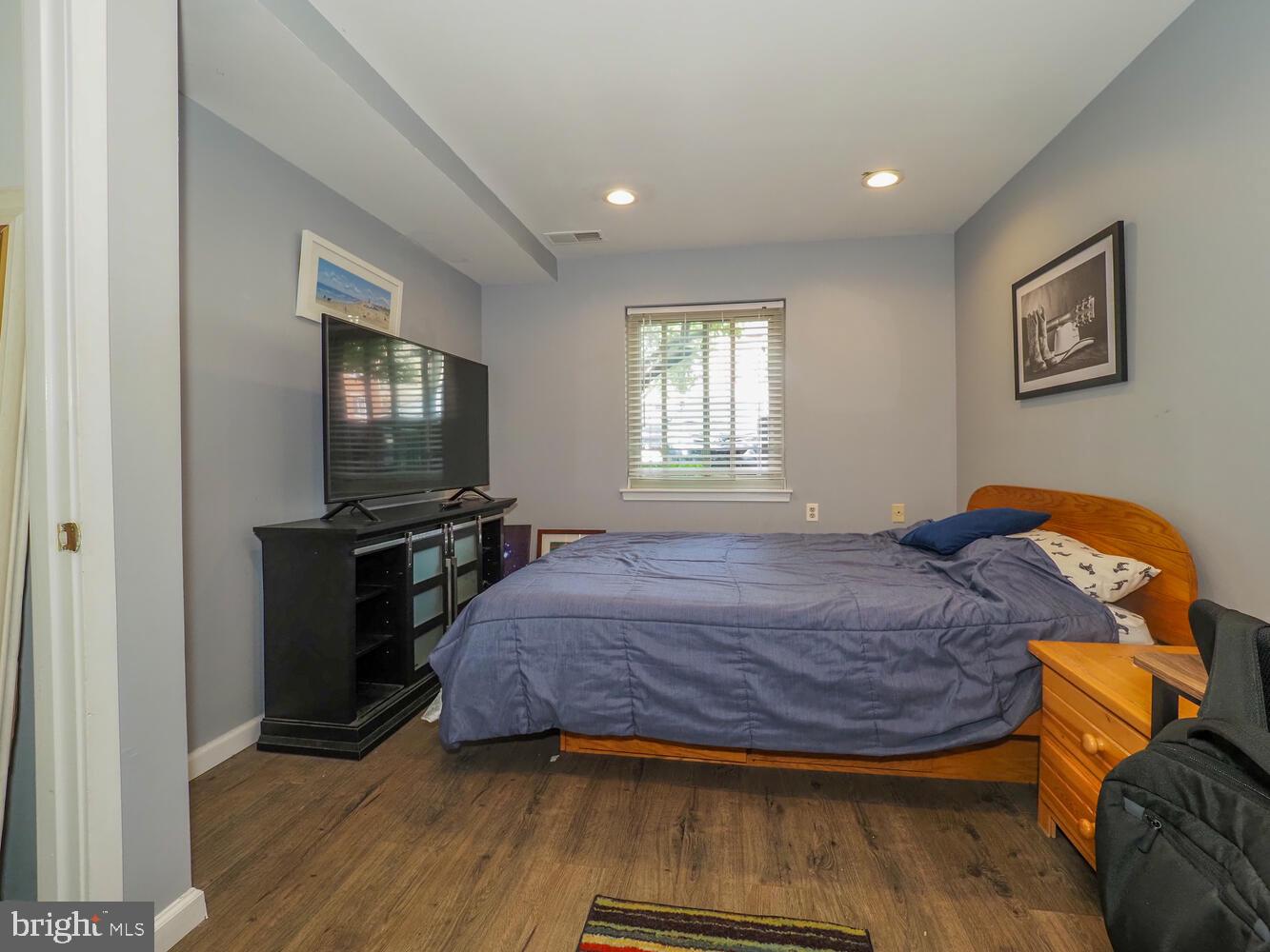 612 South Charles Street, Unit R 36 Baltimore, MD 21230 - Photo 17 of 37 a bedroom with a bed and a flat screen tv