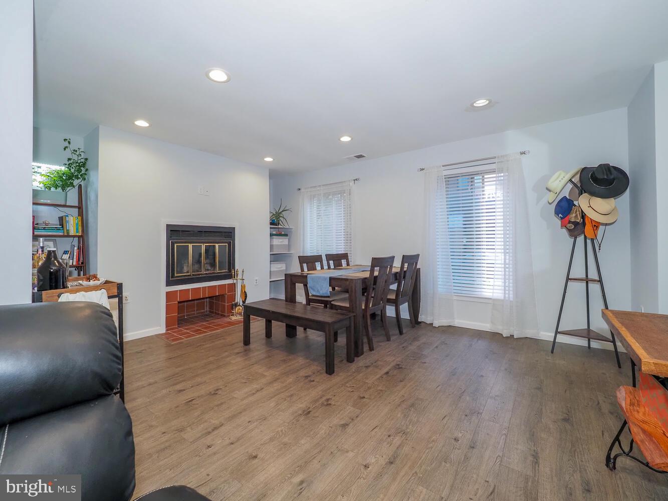 612 South Charles Street, Unit R 36 Baltimore, MD 21230 - Photo 2 of 37 a living room with furniture and wooden floor