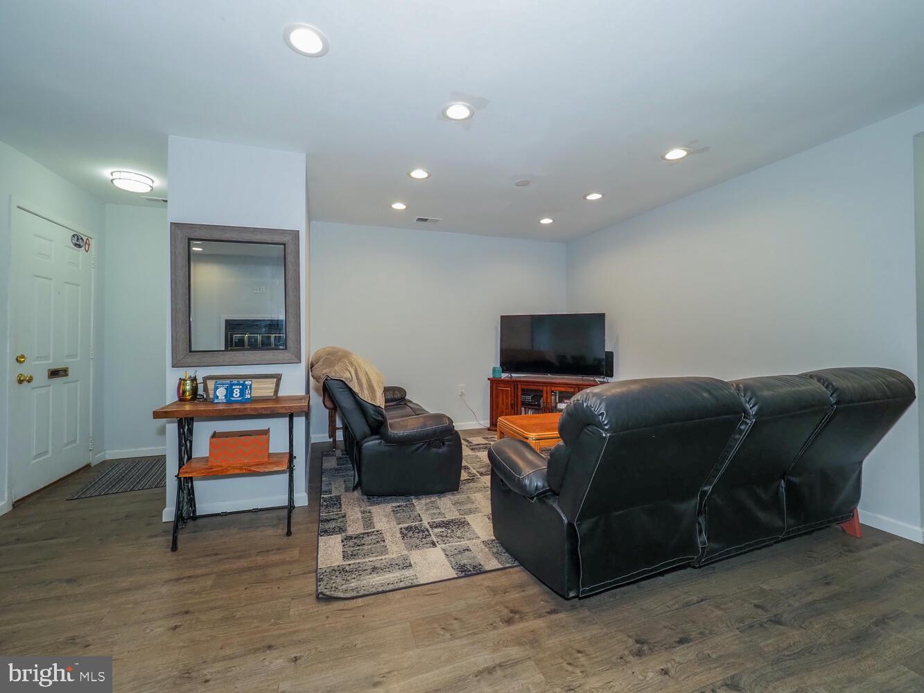 612 South Charles Street, Unit R 36 Baltimore, MD 21230 - Photo 7 of 37 a living room with furniture and a flat screen tv