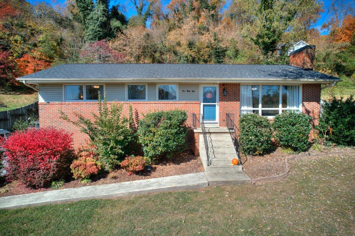 538 Ranier Drive Kingsport, TN 37663 - Photo 1 of 30 01-538_Ranier-50