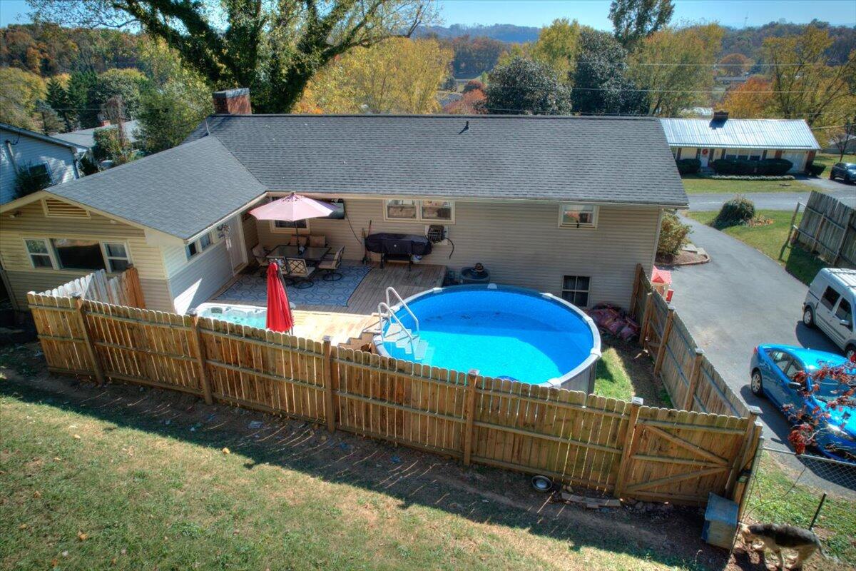 538 Ranier Drive Kingsport, TN 37663 - Photo 2 of 30 03-538_Ranier-12