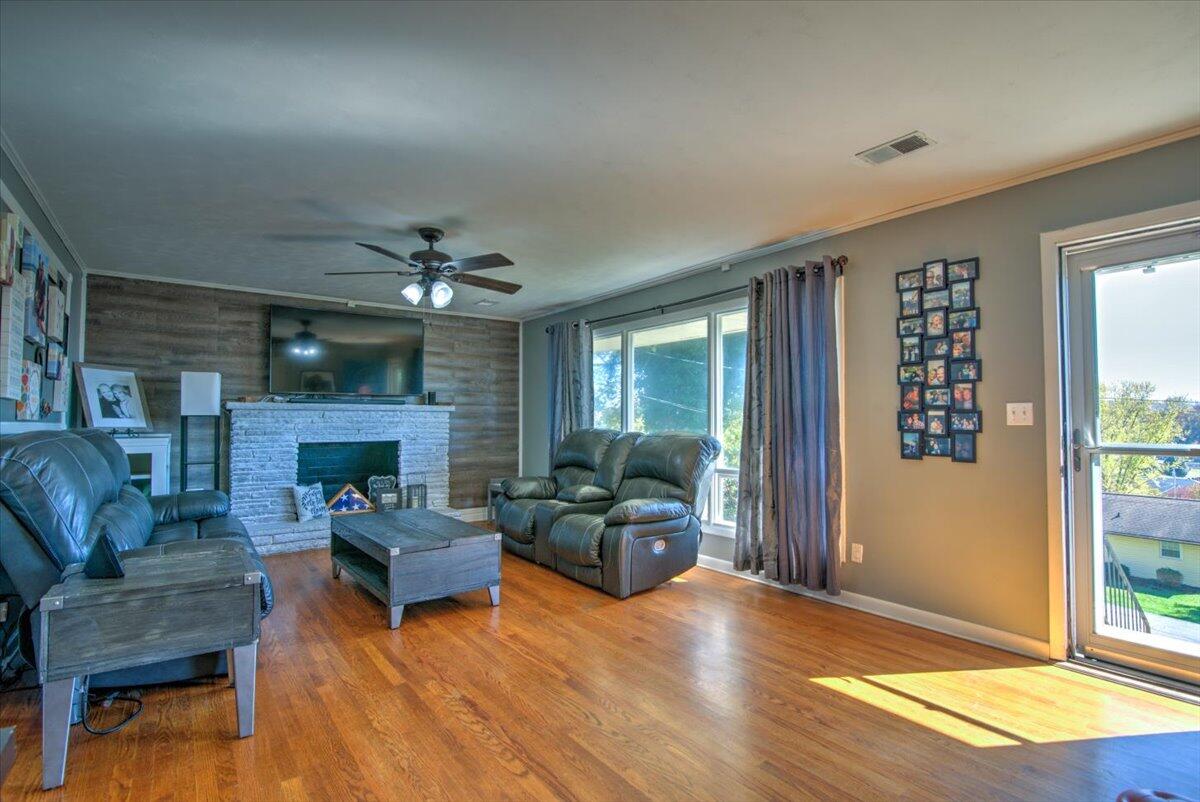 538 Ranier Drive Kingsport, TN 37663 - Photo 4 of 30 05-538_Ranier-19