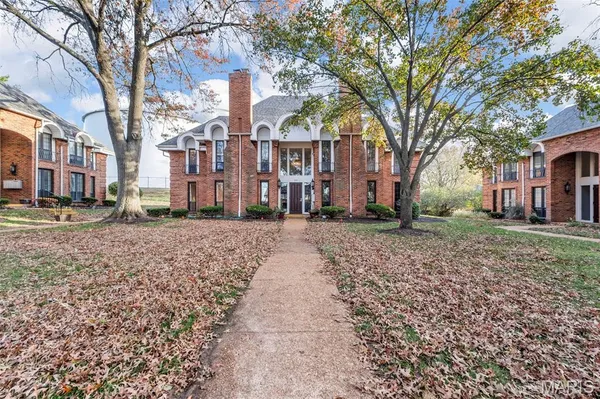 $195,000 | 916 Claytonbrook Drive, Unit 1, Ballwin, MO 63011