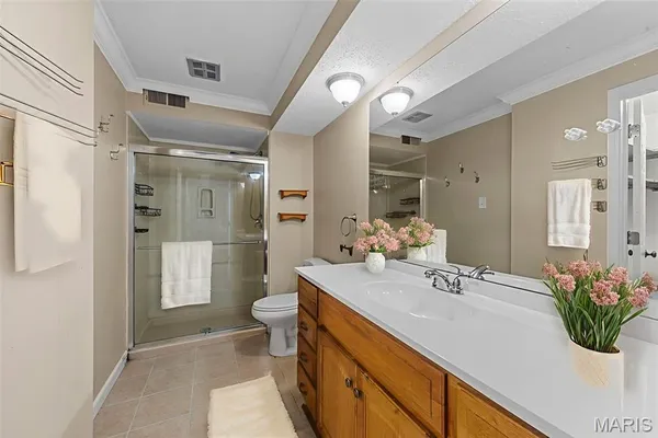 $195,000 | 916 Claytonbrook Drive, Unit 1, Ballwin, MO 63011