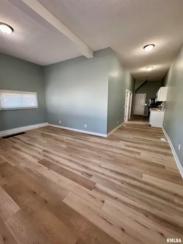 $800 | 627 North Division Street, Davenport, IA 52802