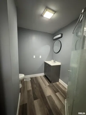 $800 | 627 North Division Street, Davenport, IA 52802