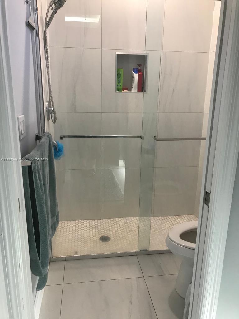 490 37th Avenue Northwest Naples, FL 34120 - Photo 9 of 16 a bathroom with a shower