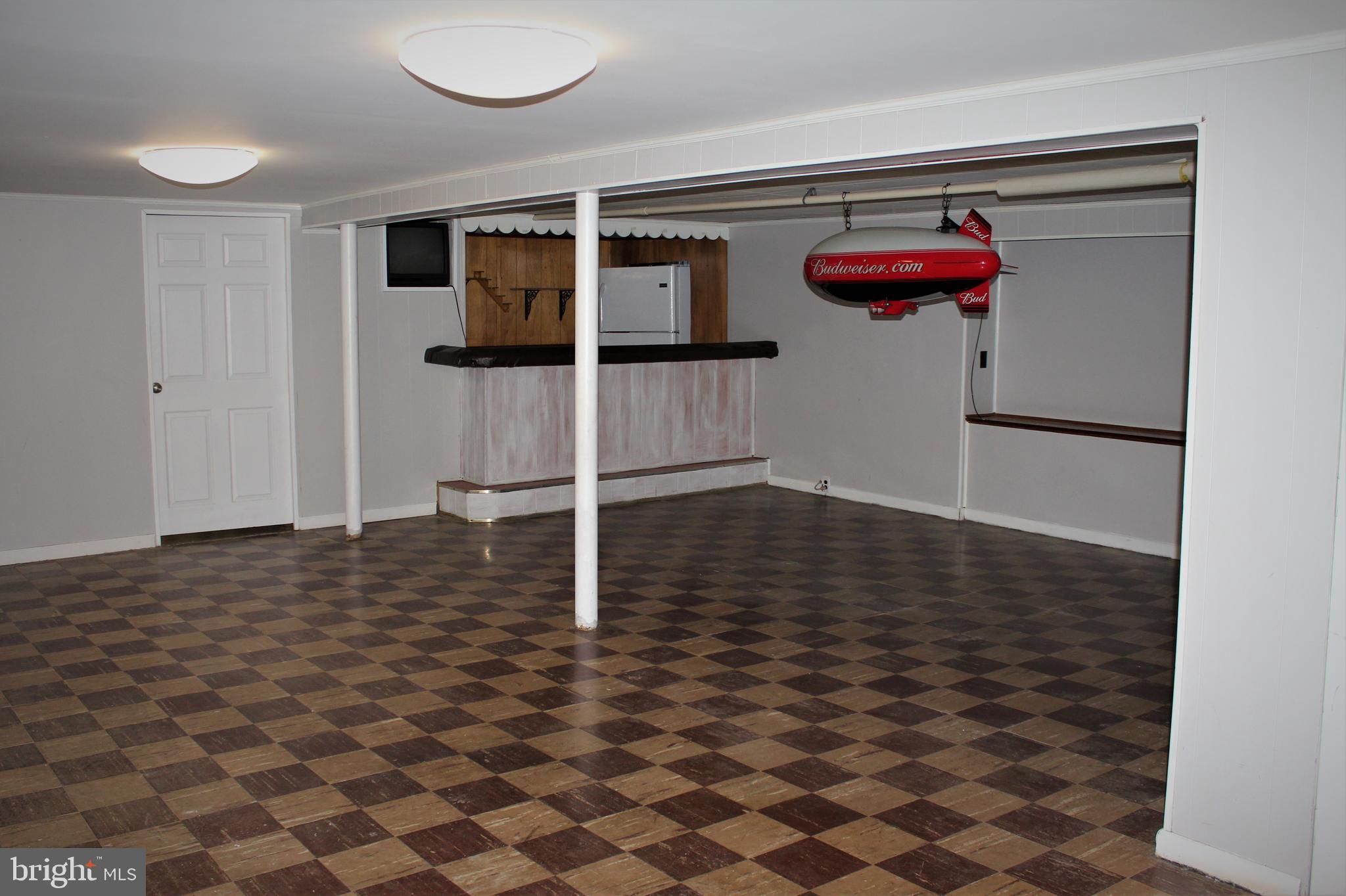 1401 Marsh Road Wilmington, DE 19803 - Photo 16 of 18 Basement with dry bar