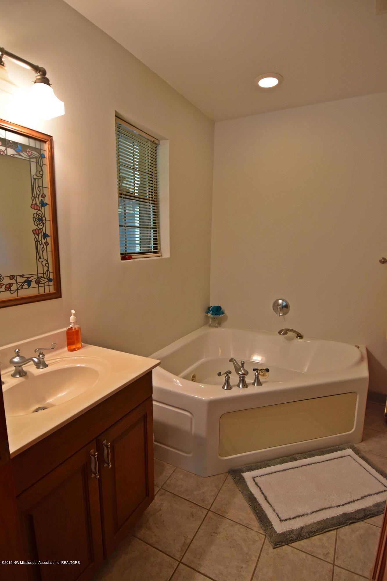 1980 West Oak Grove Road Hernando, MS 38632 - Photo 16 of 27 Bedroom Suite Bath