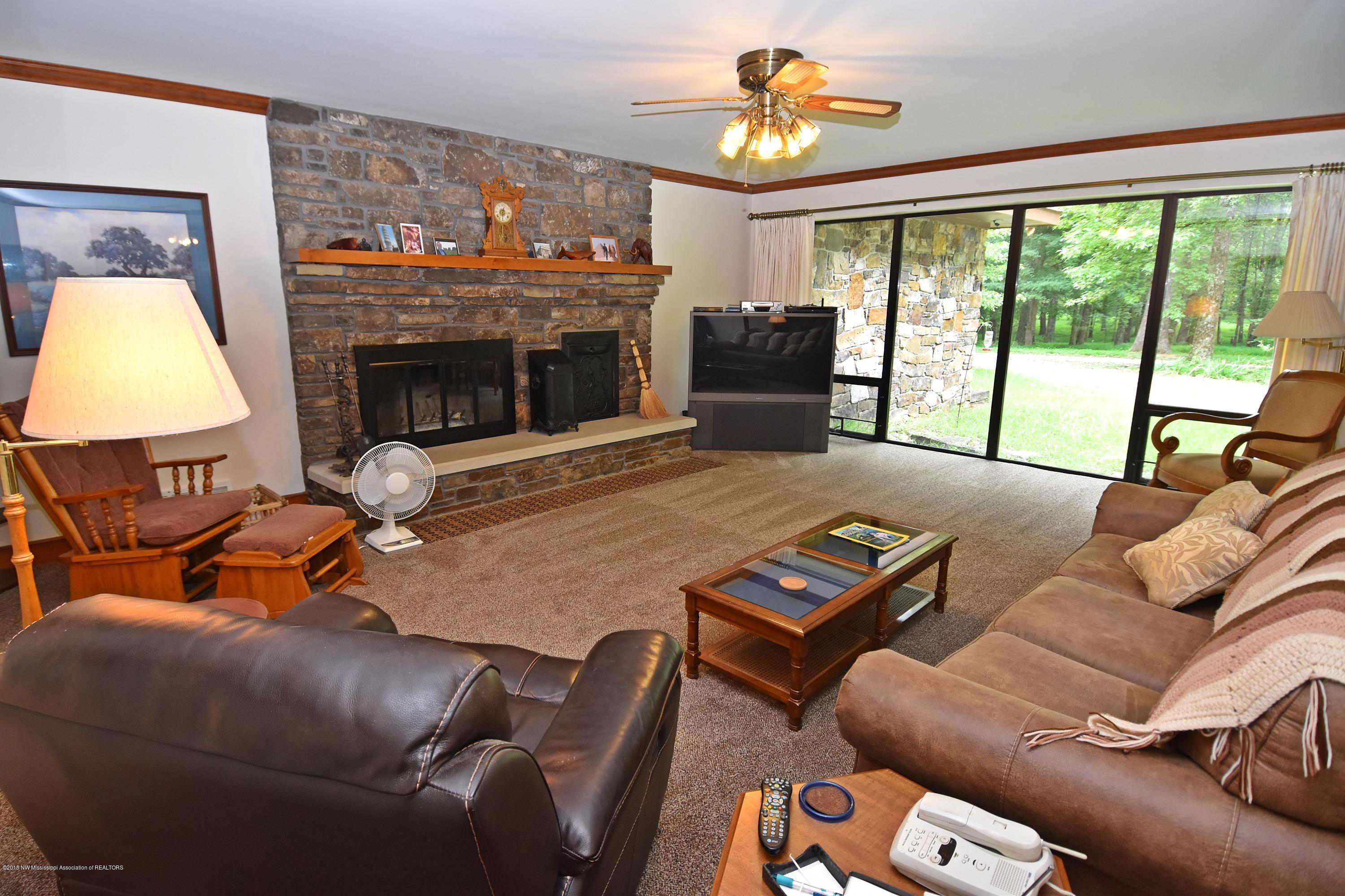 1980 West Oak Grove Road Hernando, MS 38632 - Photo 4 of 27 Great Room