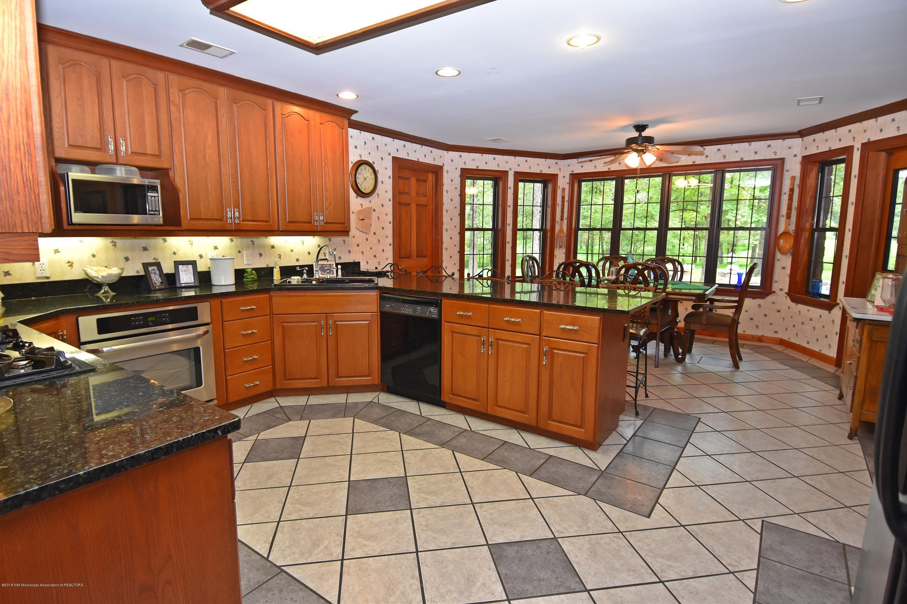 1980 West Oak Grove Road Hernando, MS 38632 - Photo 9 of 27 Kitchen