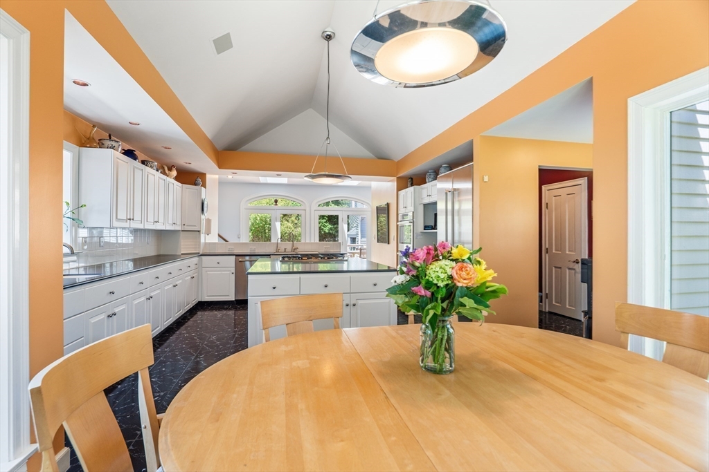 123 Farm Street Dover, MA 02030 - Photo 4 of 31