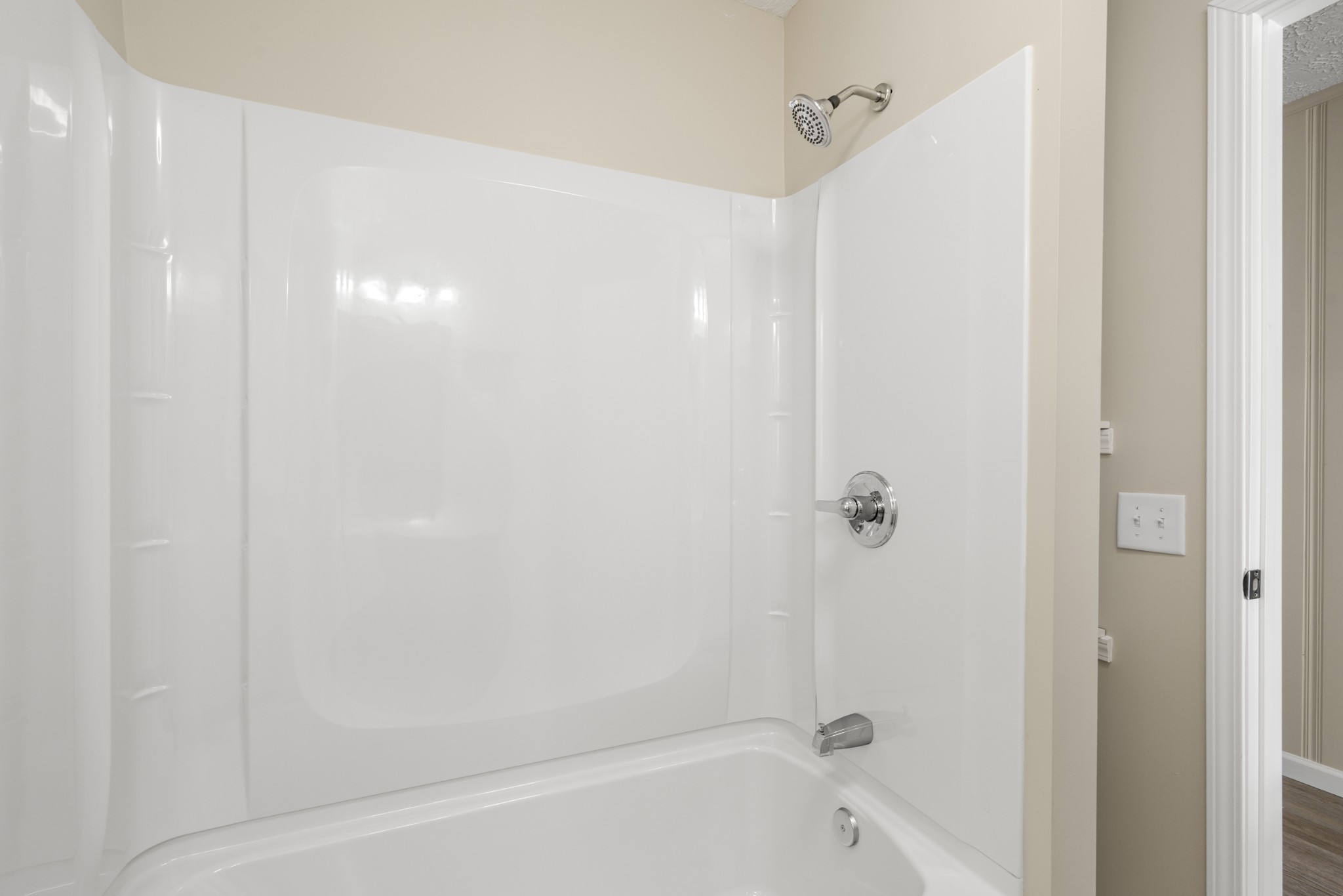 351 Highway 100 Centerville, TN 37033 - Photo 14 of 31 a bathroom with a bathtub