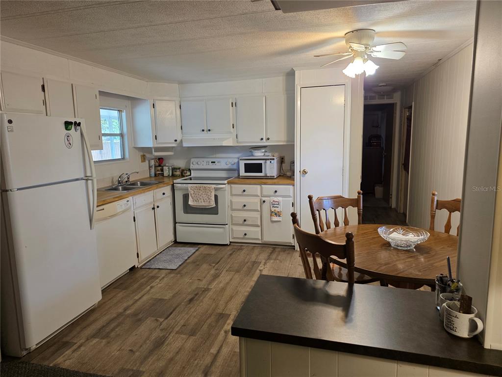 16995 Southeast 101st Ct Road Summerfield, FL 34491 - Photo 9 of 25
