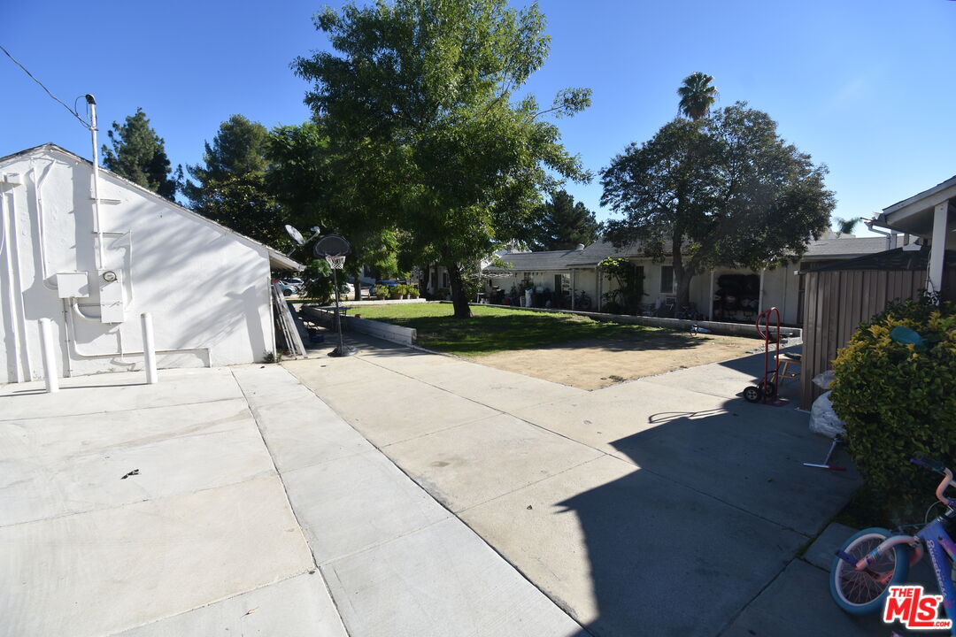 12215 San Fernando Road Los Angeles, CA 91342 - Photo 3 of 9