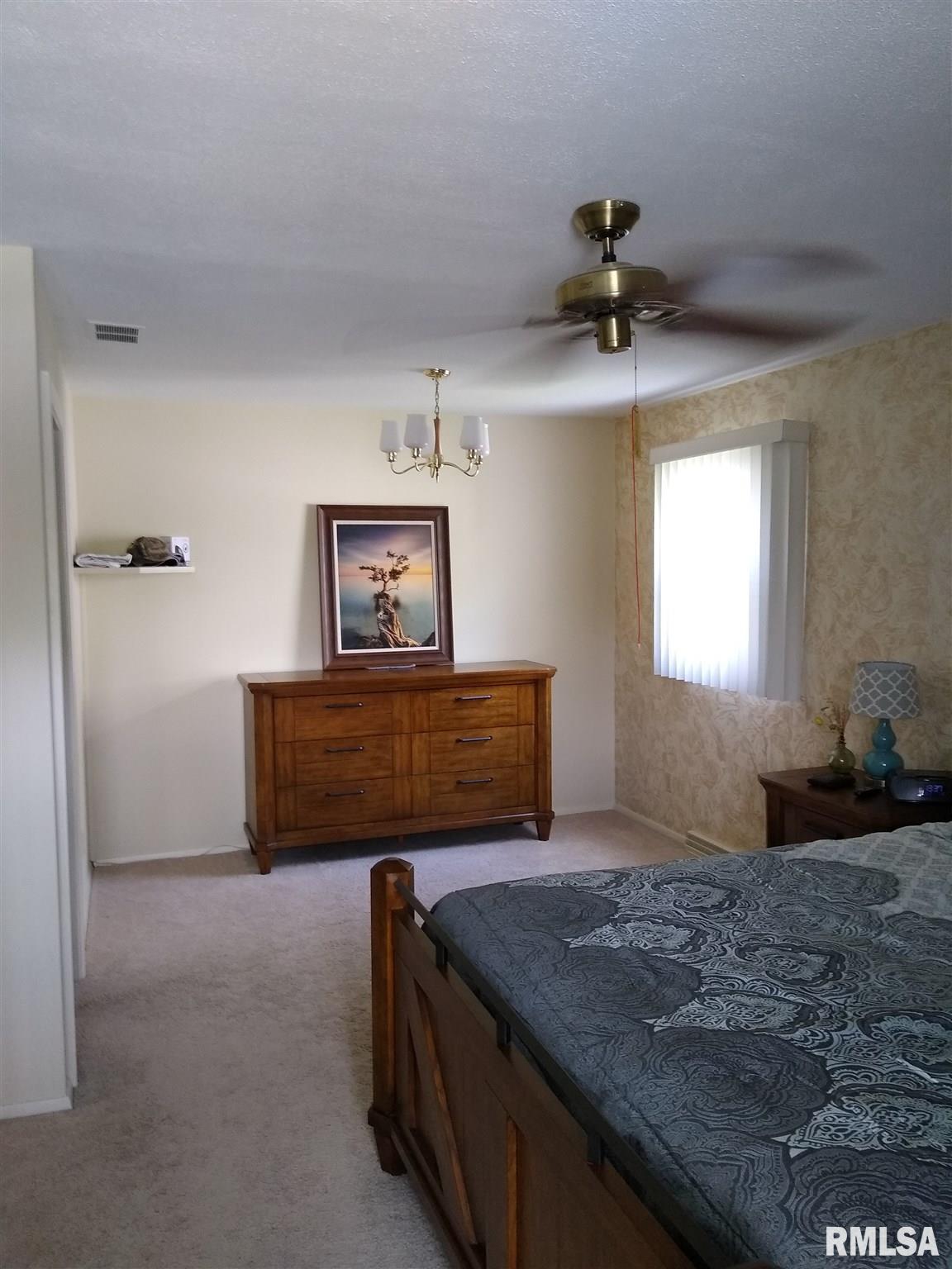 5656 North Hamilton Road Peoria, IL 61614 - Photo 9 of 40 Gallery Image 9