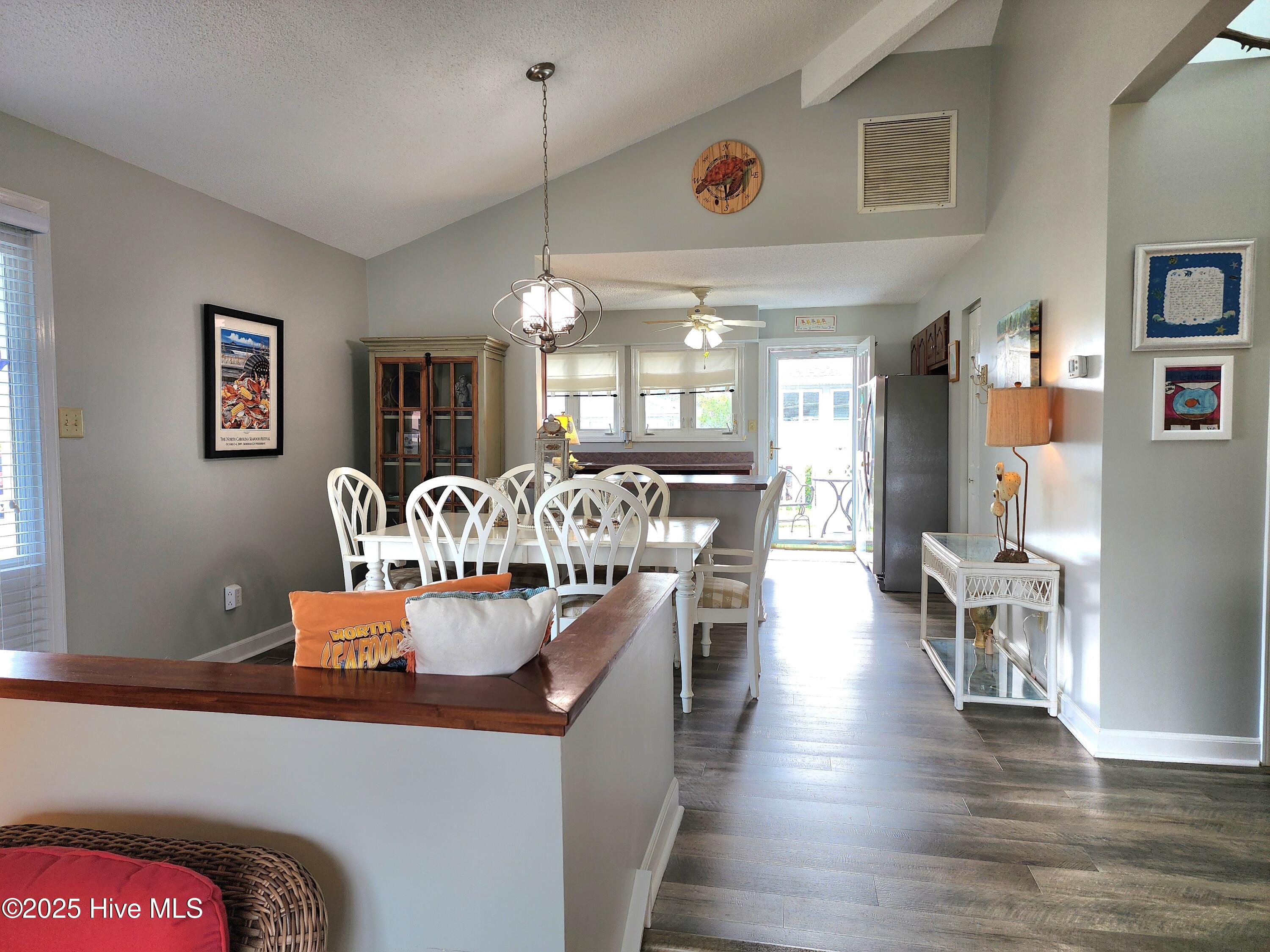 800 Country Club Road, Unit 36 Morehead City, NC 28557 - Photo 22 of 56 Hallway 4