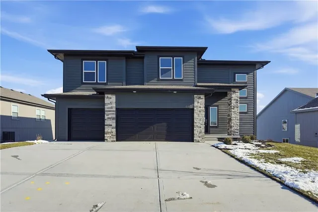 $452,950 | 409 Woodview Drive, Raymore, MO 64083