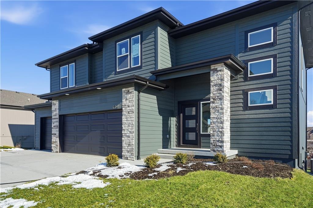 409 Woodview Drive Raymore, MO 64083 - Photo 2 of 43