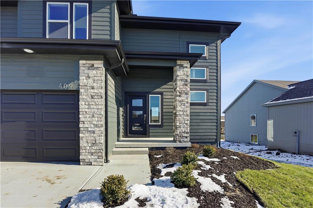 409 Woodview Drive Raymore, MO 64083 - Photo 3 of 43