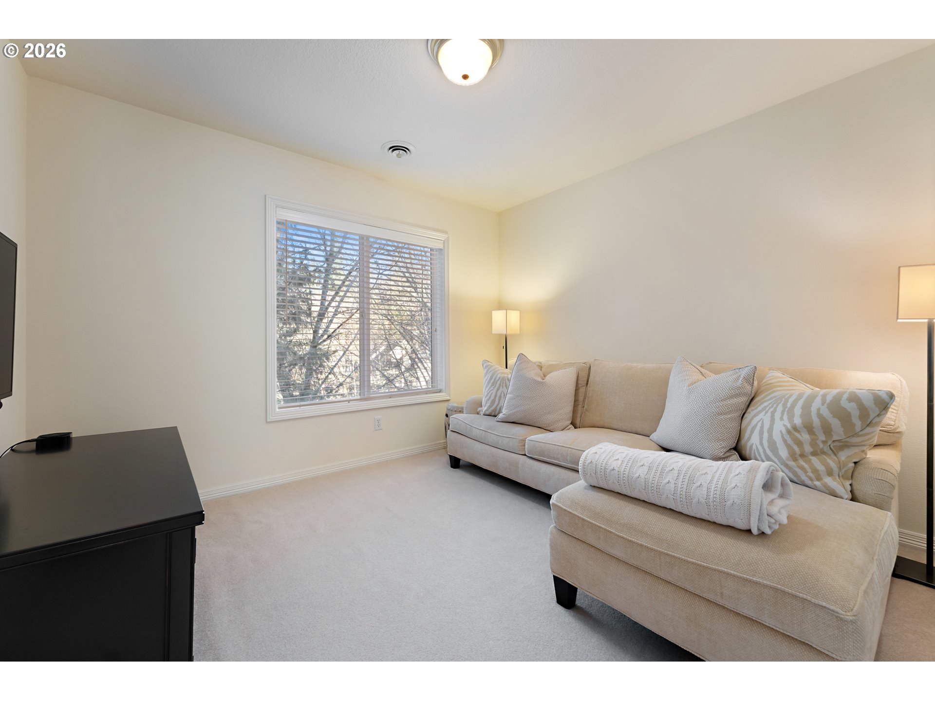 6321 Southwest Canby Street Portland, OR 97219 - Photo 23 of 32 Den/Office