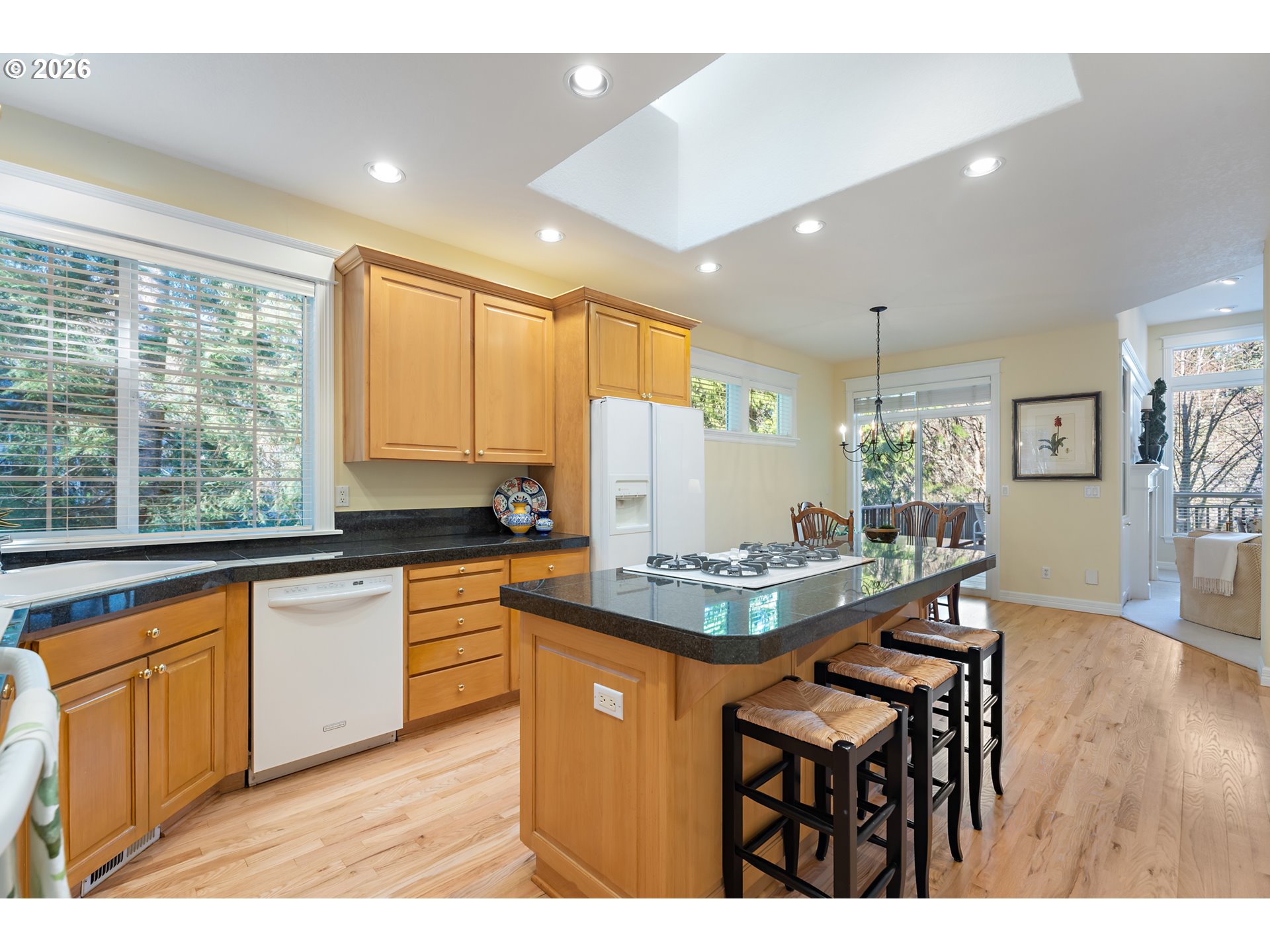 6321 Southwest Canby Street Portland, OR 97219 - Photo 10 of 32