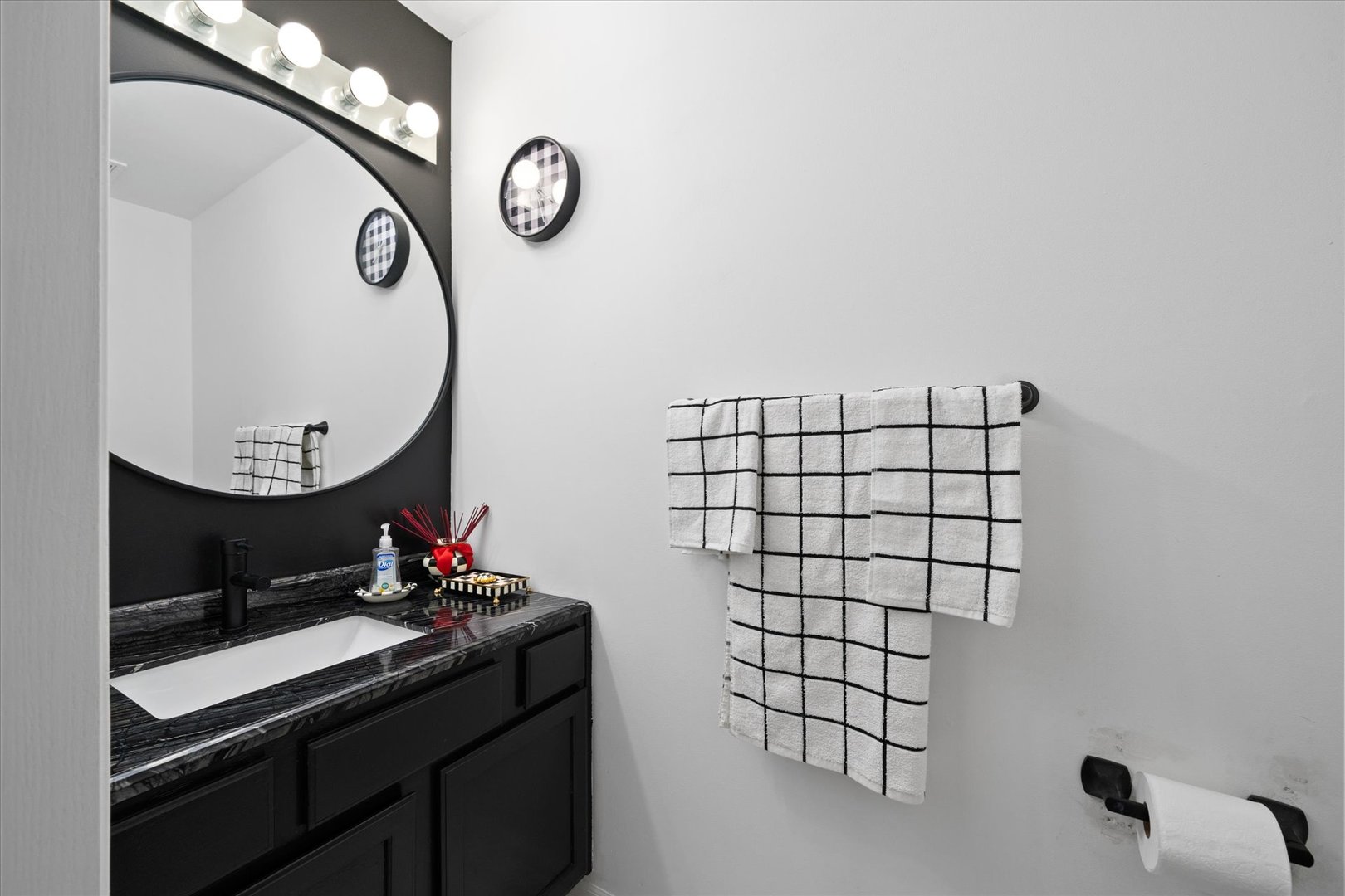 376 Brookhaven Circle Sugar Grove, IL 60554 - Photo 14 of 33 a bathroom with a double vanity sink and a mirror