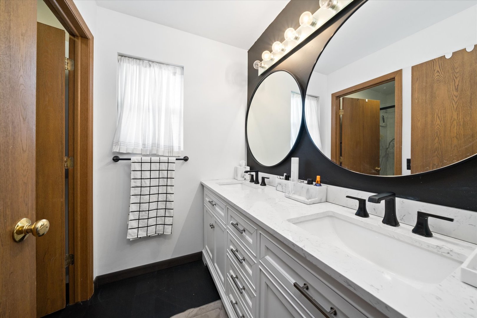376 Brookhaven Circle Sugar Grove, IL 60554 - Photo 19 of 33 a bathroom with a double vanity sink and a mirror