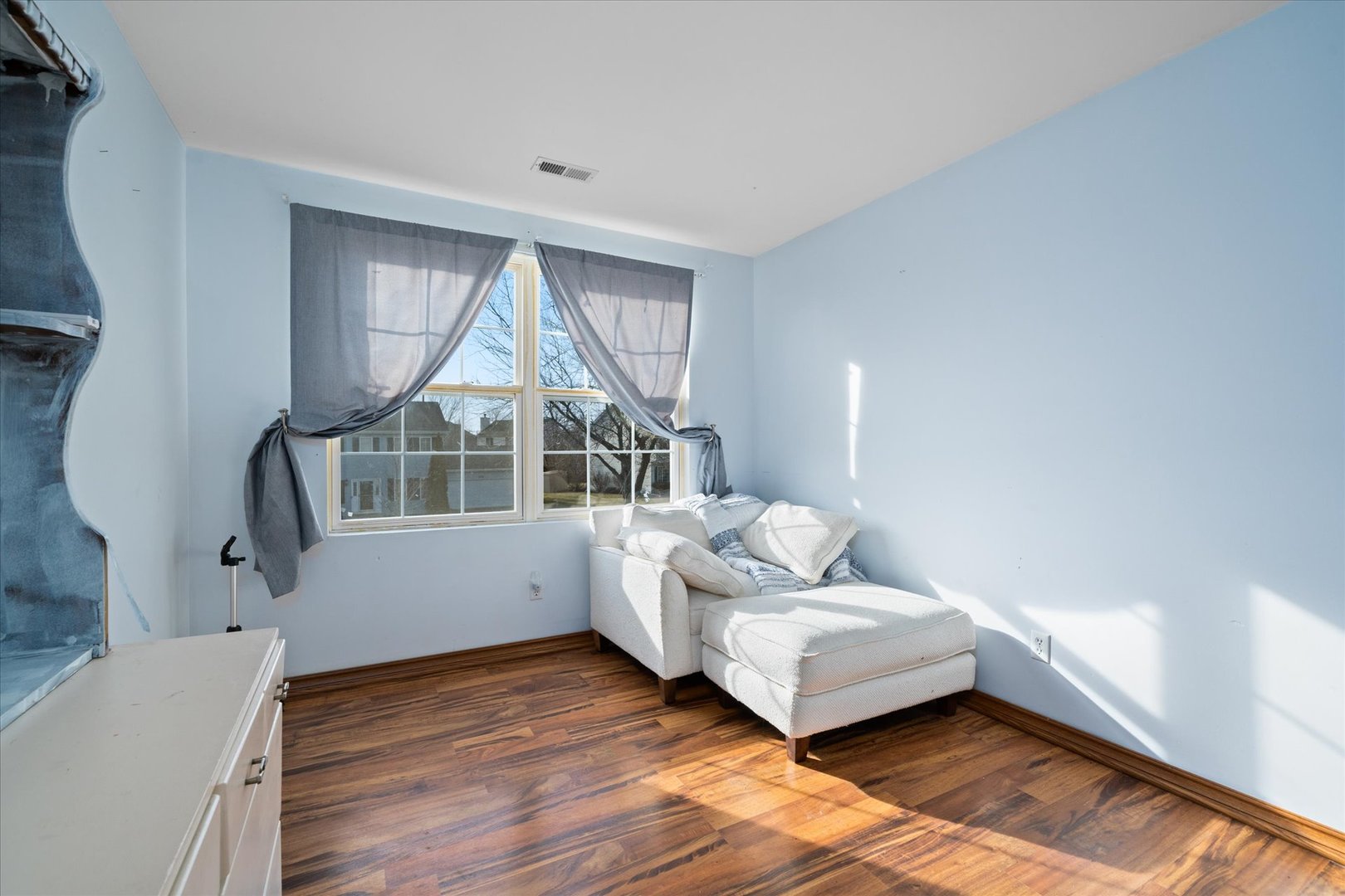 376 Brookhaven Circle Sugar Grove, IL 60554 - Photo 21 of 33 a living room with furniture and a window