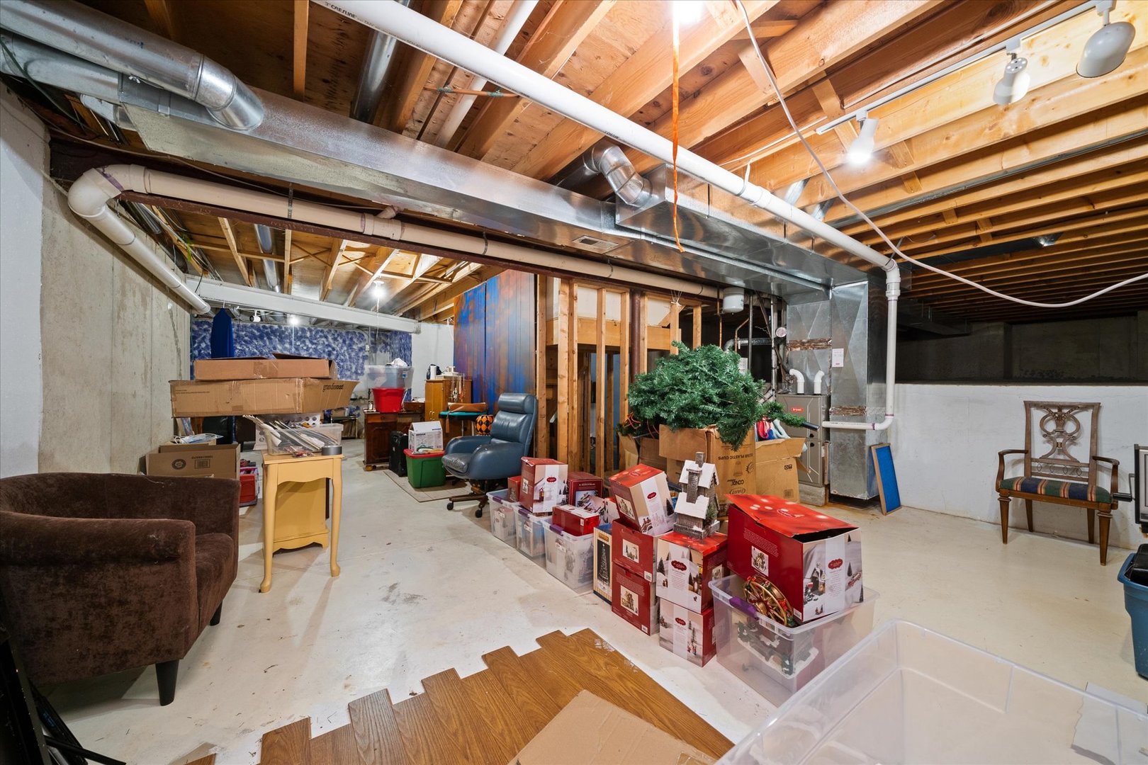 376 Brookhaven Circle Sugar Grove, IL 60554 - Photo 26 of 33 a room with furniture