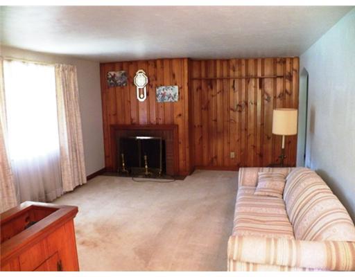 525 Patterson Road Bethel Park, PA 15102 - Photo 2 of 15 Living Room.