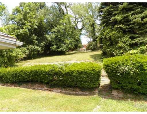 525 Patterson Road Bethel Park, PA 15102 - Photo 11 of 15 Yard/Garden.