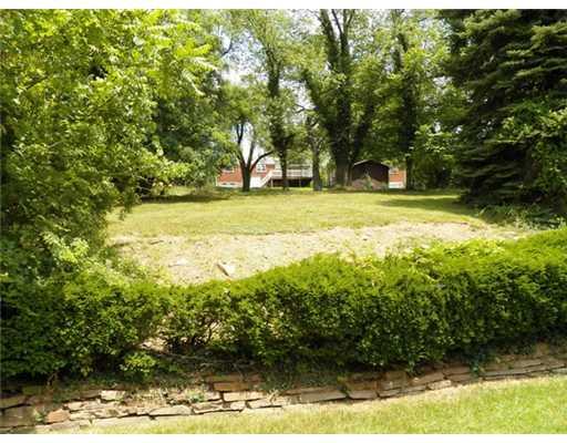 525 Patterson Road Bethel Park, PA 15102 - Photo 14 of 15 Yard/Garden.