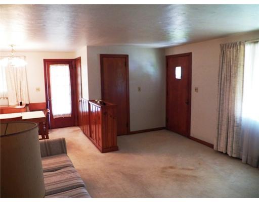 525 Patterson Road Bethel Park, PA 15102 - Photo 15 of 15 Living Room.