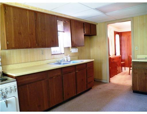 525 Patterson Road Bethel Park, PA 15102 - Photo 5 of 15 Kitchen.