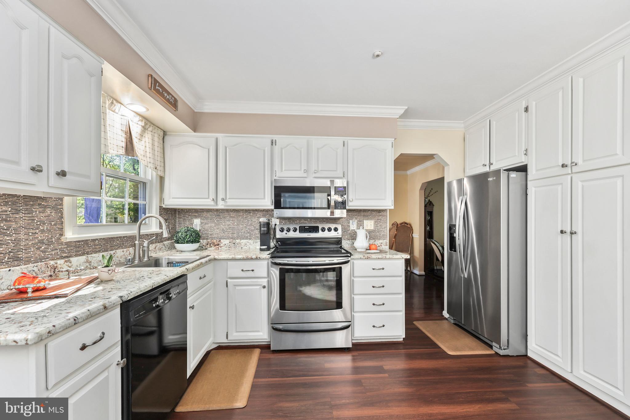 6735 Kelly Road Warrenton, VA 20187 - Photo 8 of 41 Renovated Kitchen w/new flooring & SS appliances