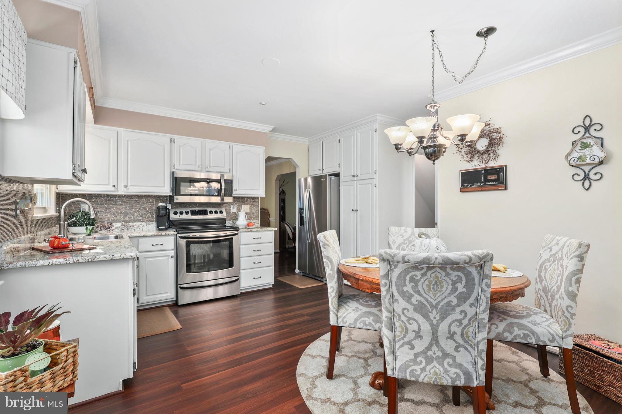 6735 Kelly Road Warrenton, VA 20187 - Photo 9 of 41 Kitchen w/Dinette area