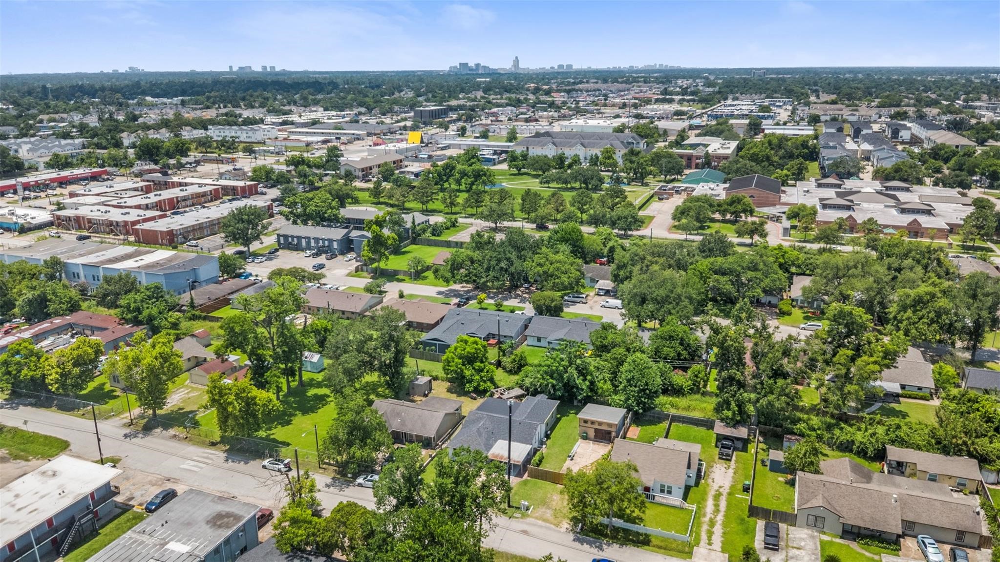1913 Thonig Road Houston, TX 77055 - Photo 36 of 41 Gallery Image 36