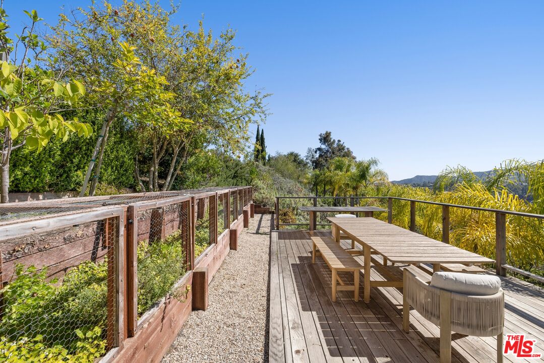 12705 Chalon Road Los Angeles, CA 90049 - Photo 43 of 47
