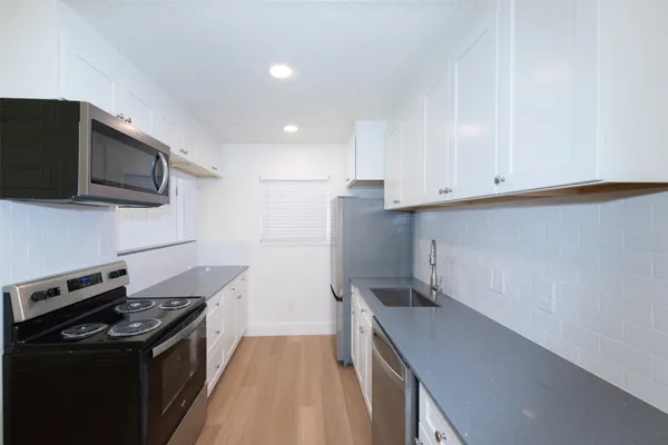 $1,995 | 2704 Catalina Drive, Unit B, Austin, TX 78741