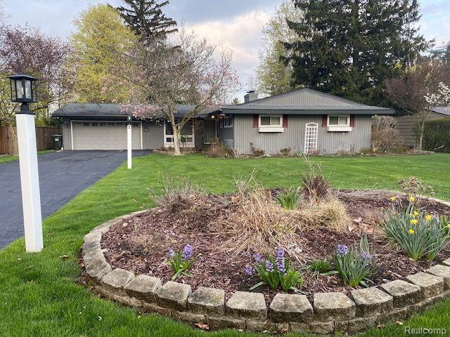 254 Texas Avenue Rochester Hills, MI 48309 - Photo 1 of 29