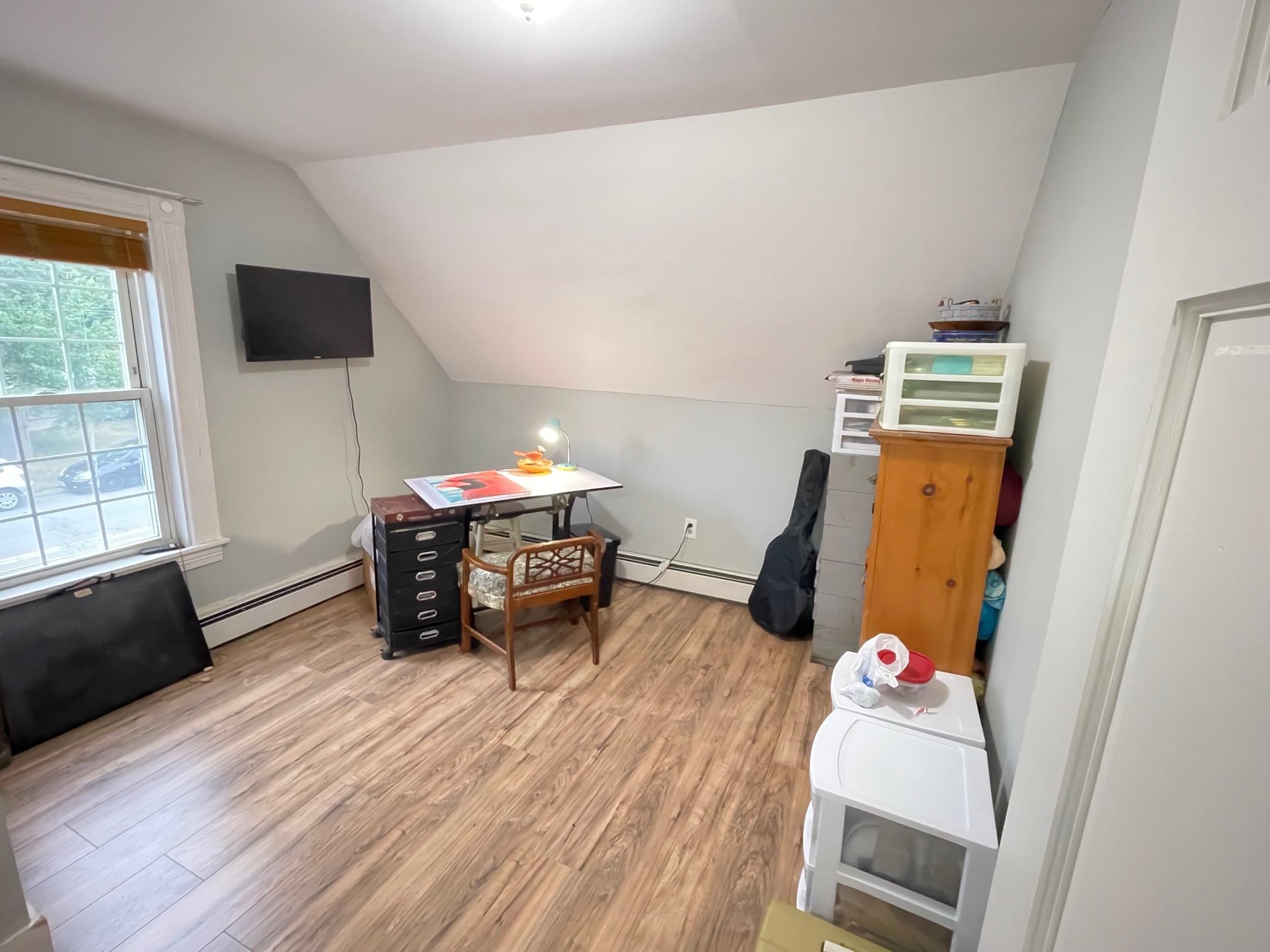 89 Shirley Hill Road Manchester, NH 03102 - Photo 5 of 28 Gallery Image 5