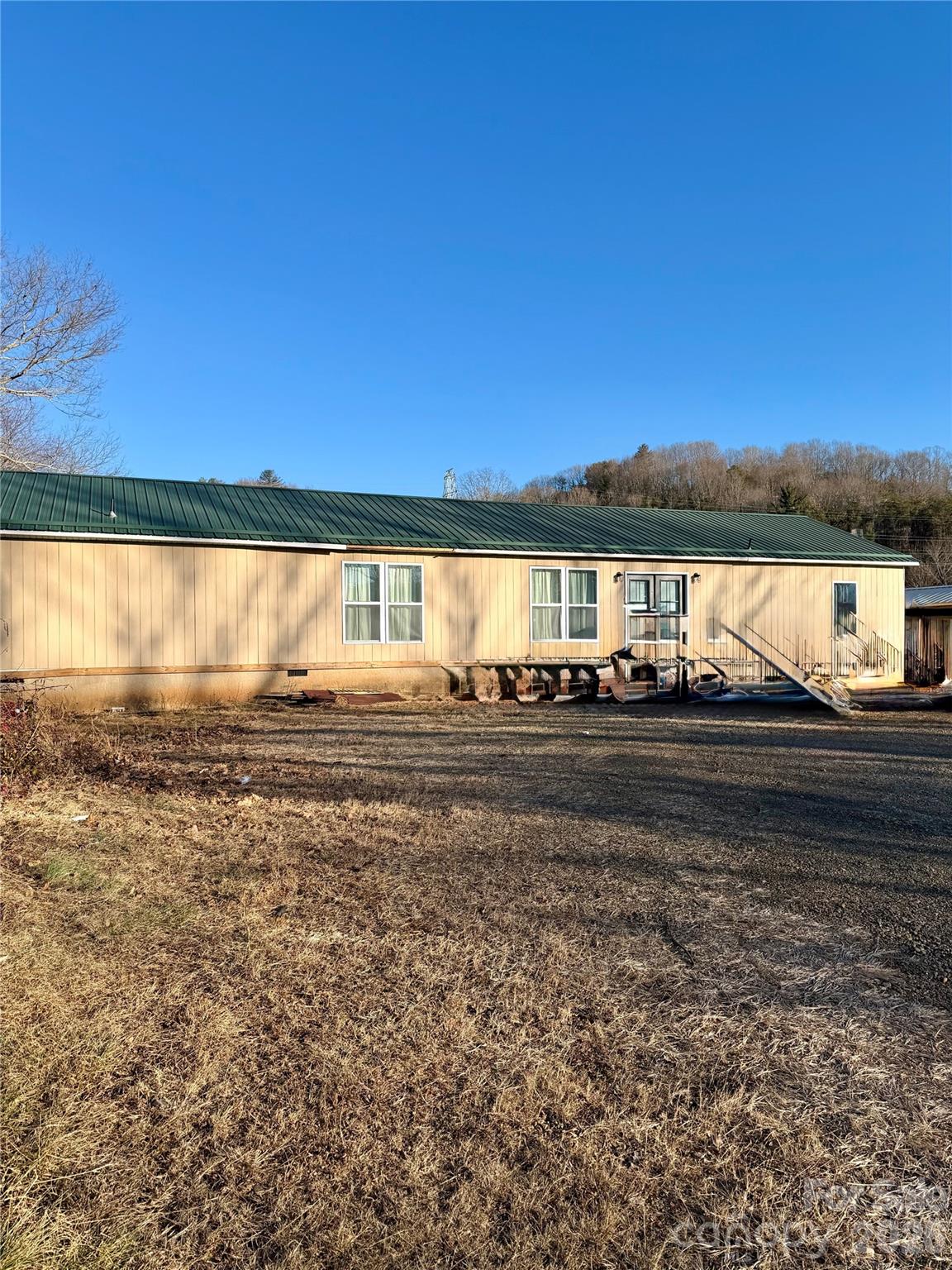 600 Scottdale Road Canton, NC 28716 - Photo 2 of 20 a view of an ocean from a building